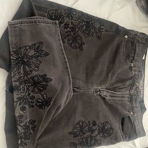 American eagle size 8 black high rise mom jeans